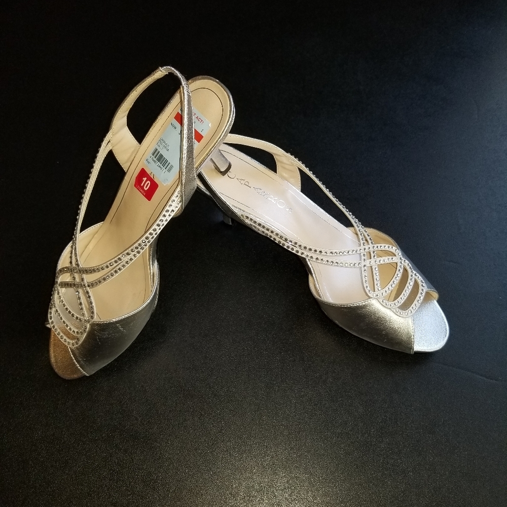 NWT Caparros philomena silver heels with sparkly stones